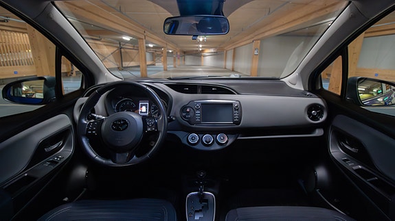 Toyota Yaris 9 of 14