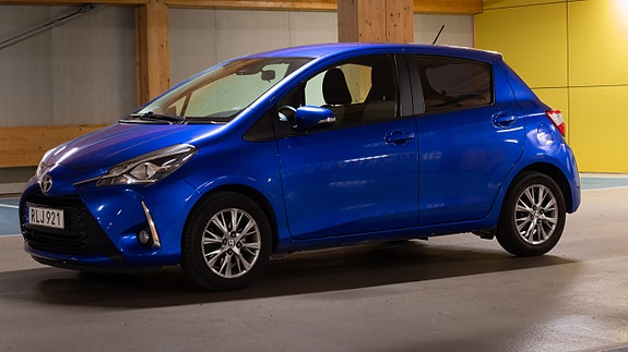 Toyota Yaris 2 of 14
