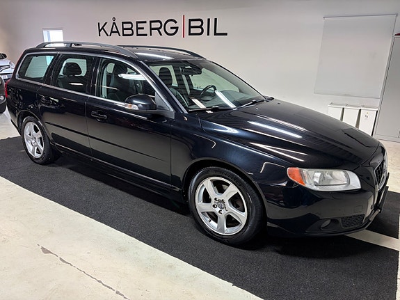 Volvo V70 2 of 9