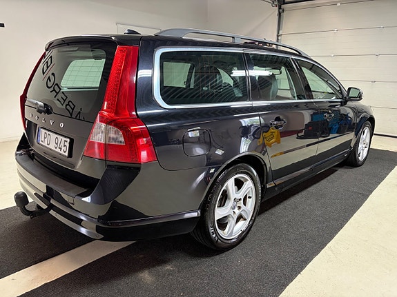 Volvo V70 3 of 9