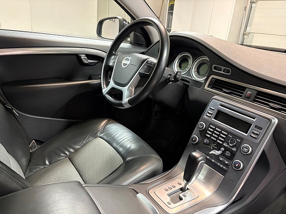 Volvo V70 8 of 9