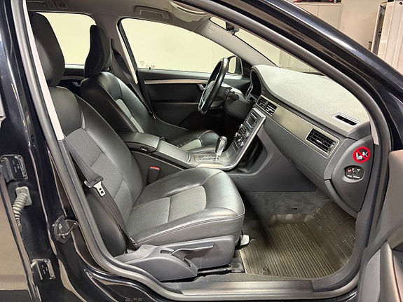 Volvo V70 7 of 9