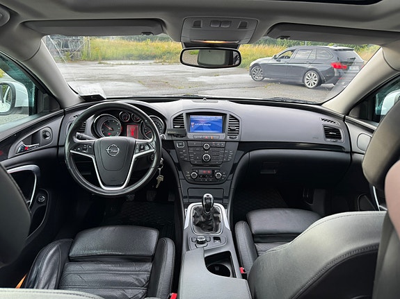 Opel Insignia 2 of 5
