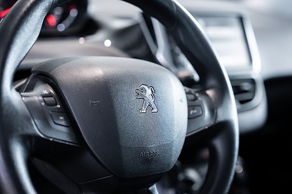 Peugeot 208 18 of 30
