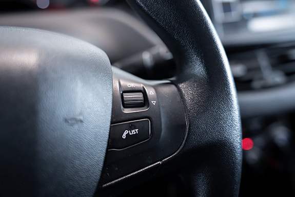 Peugeot 208 27 of 30