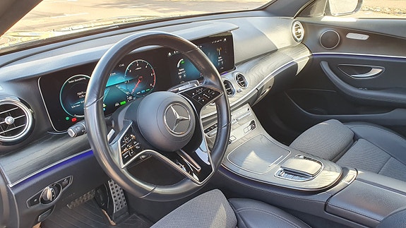 Mercedes-Benz E220 d 2 of 5