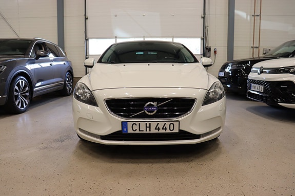 Volvo V40 3 of 24