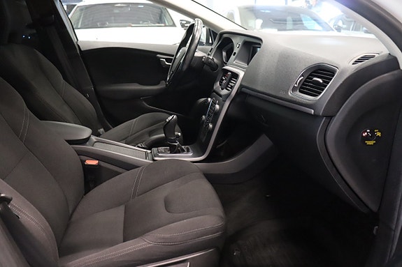 Volvo V40 8 of 24