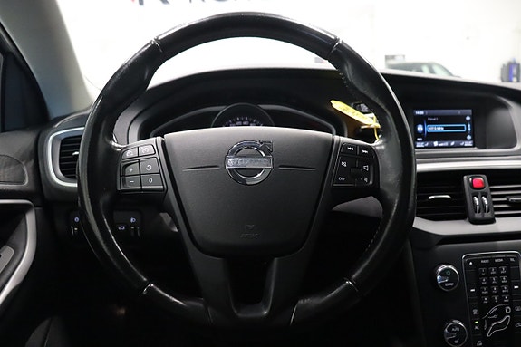 Volvo V40 12 of 24