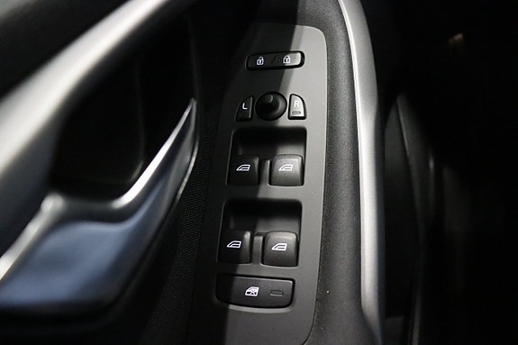 Volvo V40 22 of 24