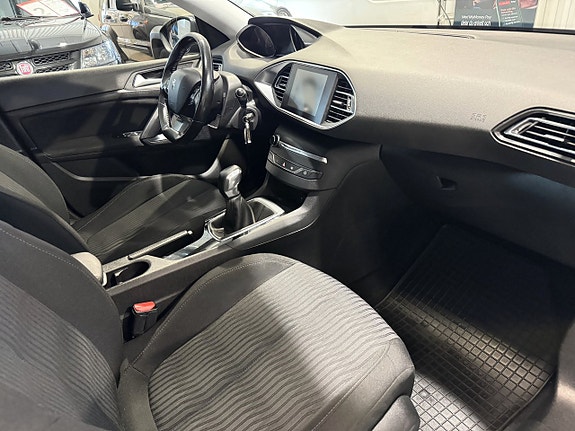 Peugeot 308 SW 10 of 12