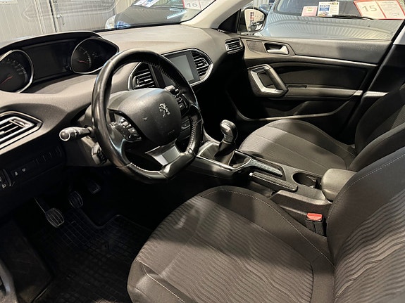 Peugeot 308 SW 7 of 12