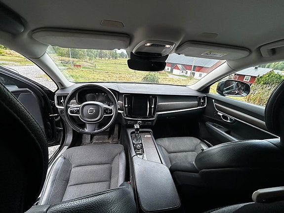 Volvo V90 Cross Country 2 of 7
