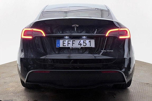 Tesla Model Y 7 of 30
