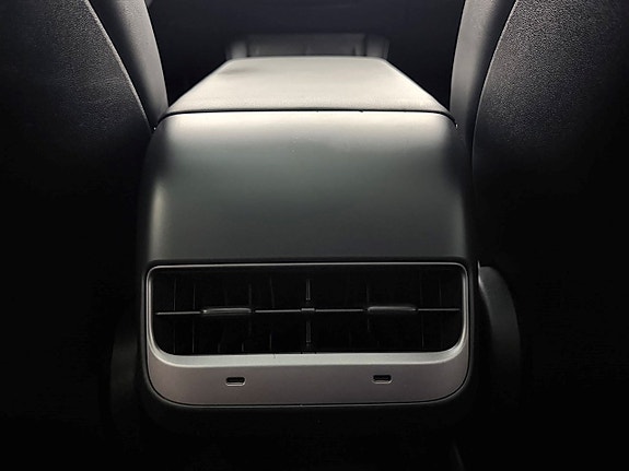 Tesla Model Y 18 of 30