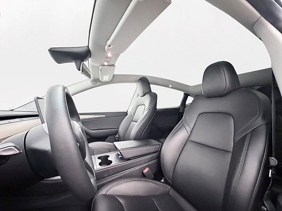 Tesla Model Y 13 of 30
