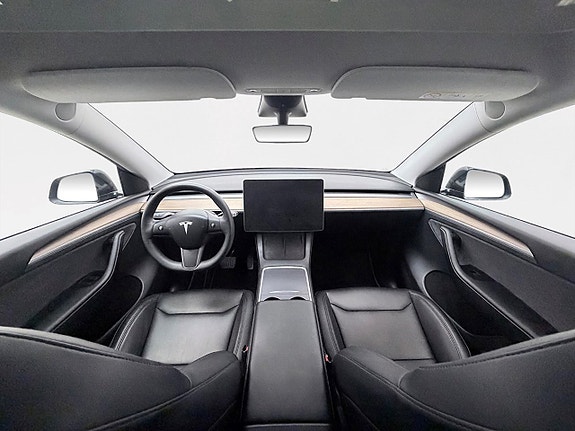 Tesla Model Y 17 of 30