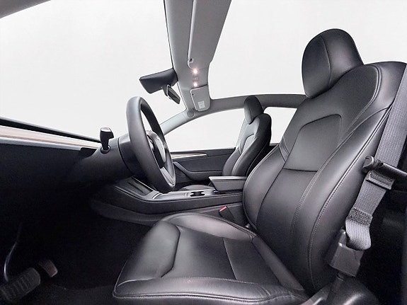 Tesla Model Y 12 of 30