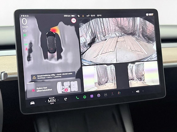 Tesla Model Y 24 of 30