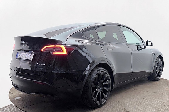 Tesla Model Y 6 of 30