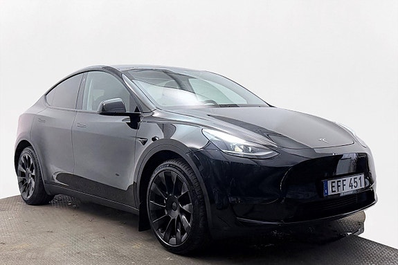 Tesla Model Y 4 of 30