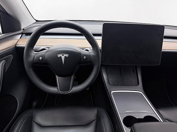 Tesla Model Y 20 of 30
