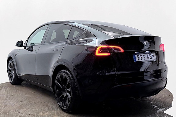 Tesla Model Y 9 of 30