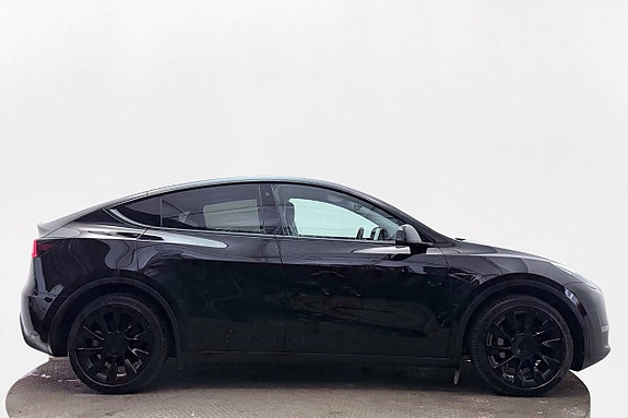 Tesla Model Y 5 of 30