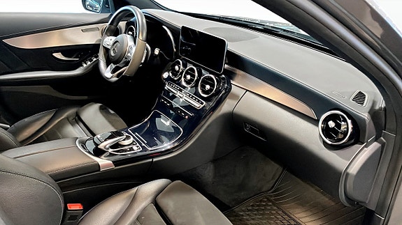 Mercedes-Benz C300 de 3 of 9