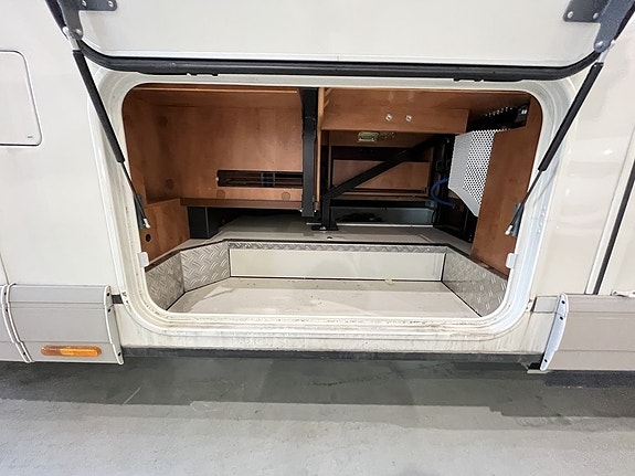 Carthago Chic C-Line XL 5,8Q / Hydraul-ben / Automat / Solcell / Drag / ALDE / 5 of 22