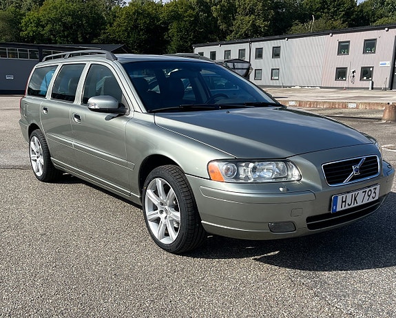 Volvo V70 2 of 12
