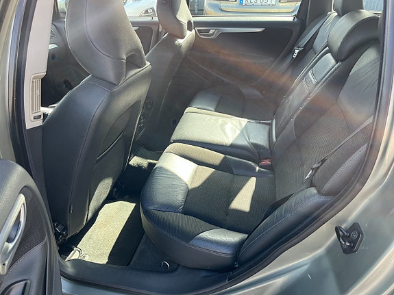 Volvo V70 6 of 12