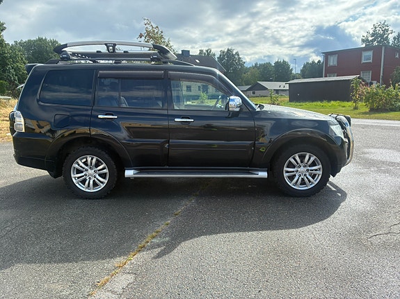 Mitsubishi Pajero 4 of 20