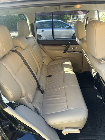 Mitsubishi Pajero 17 of 20