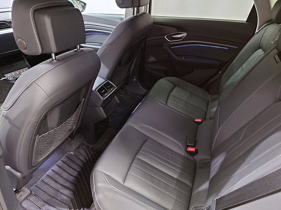 Audi Q8 12 of 18