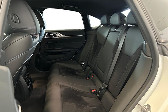 BMW i4 19 of 22