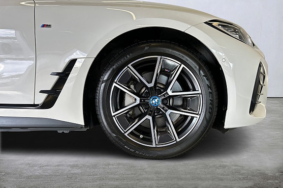 BMW i4 8 of 22
