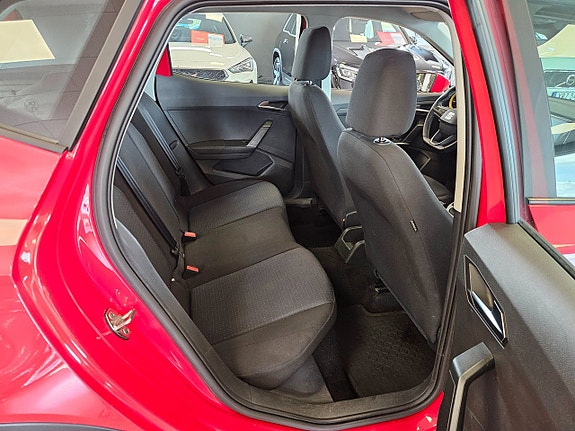 Seat Arona 15 of 17
