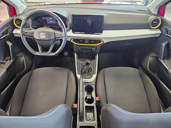 Seat Arona 8 of 17
