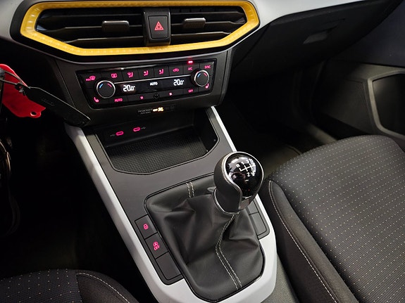Seat Arona 11 of 17