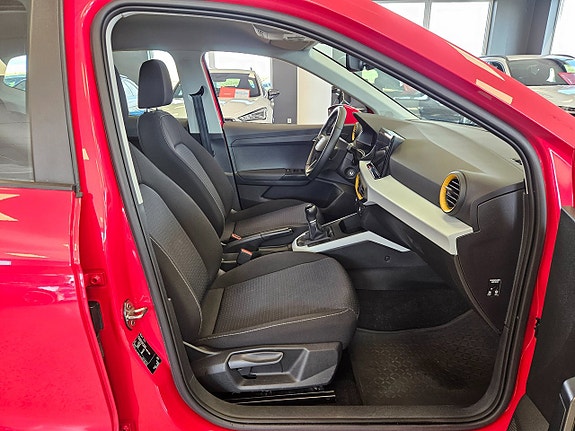 Seat Arona 14 of 17