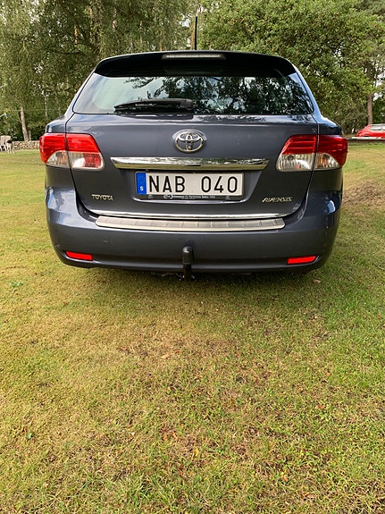 Toyota Avensis 5 of 12