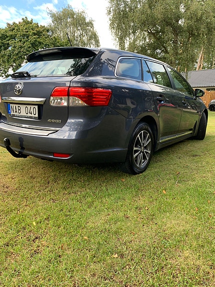 Toyota Avensis 3 of 12