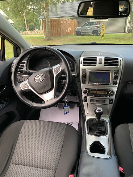 Toyota Avensis 7 of 12
