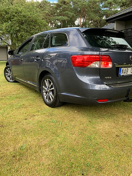 Toyota Avensis 2 of 12