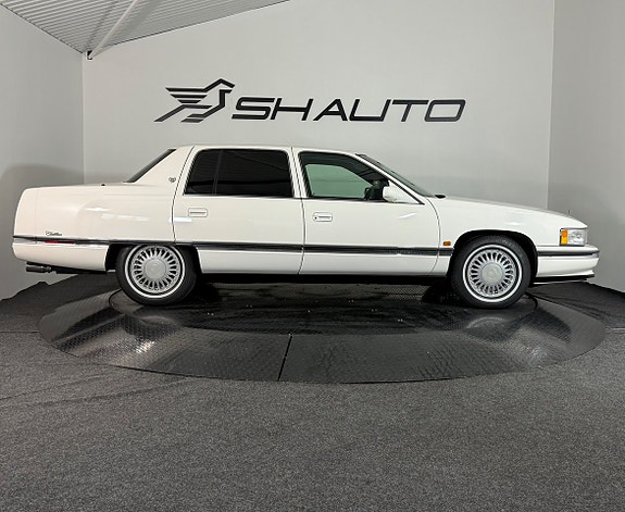 Cadillac Deville 4 of 16