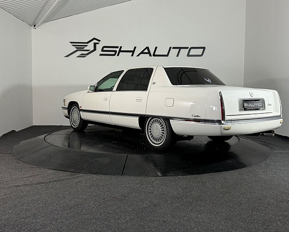 Cadillac Deville 7 of 16