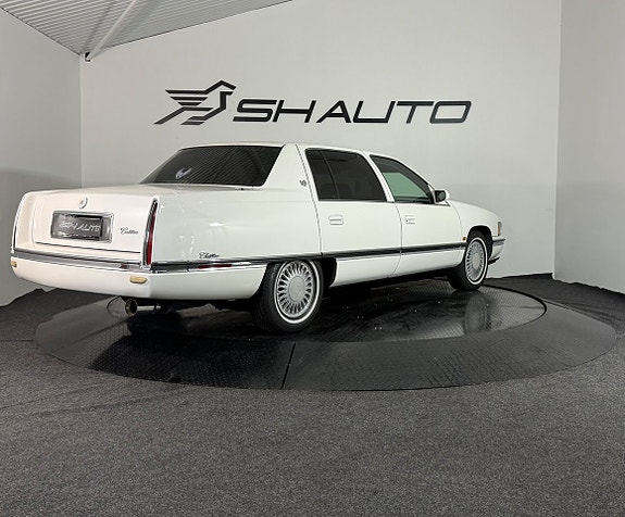 Cadillac Deville 5 of 16