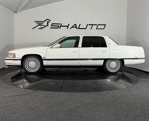 Cadillac Deville 8 of 16