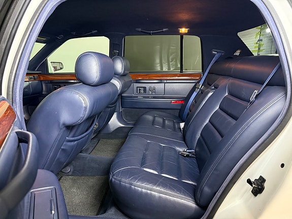 Cadillac Deville 11 of 16